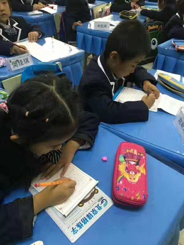 锋格练字走进书林一小3