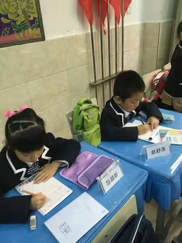 锋格练字走进书林一小4