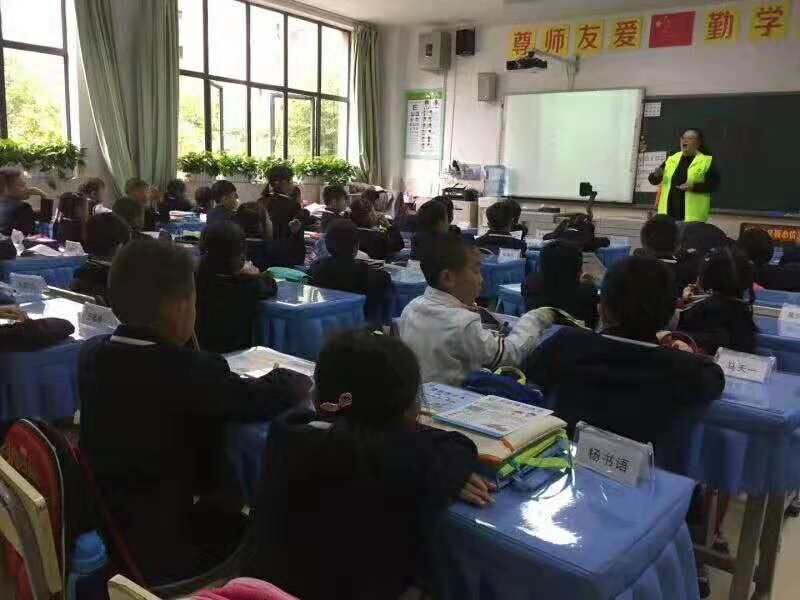 锋格练字走进昆明市书林一小