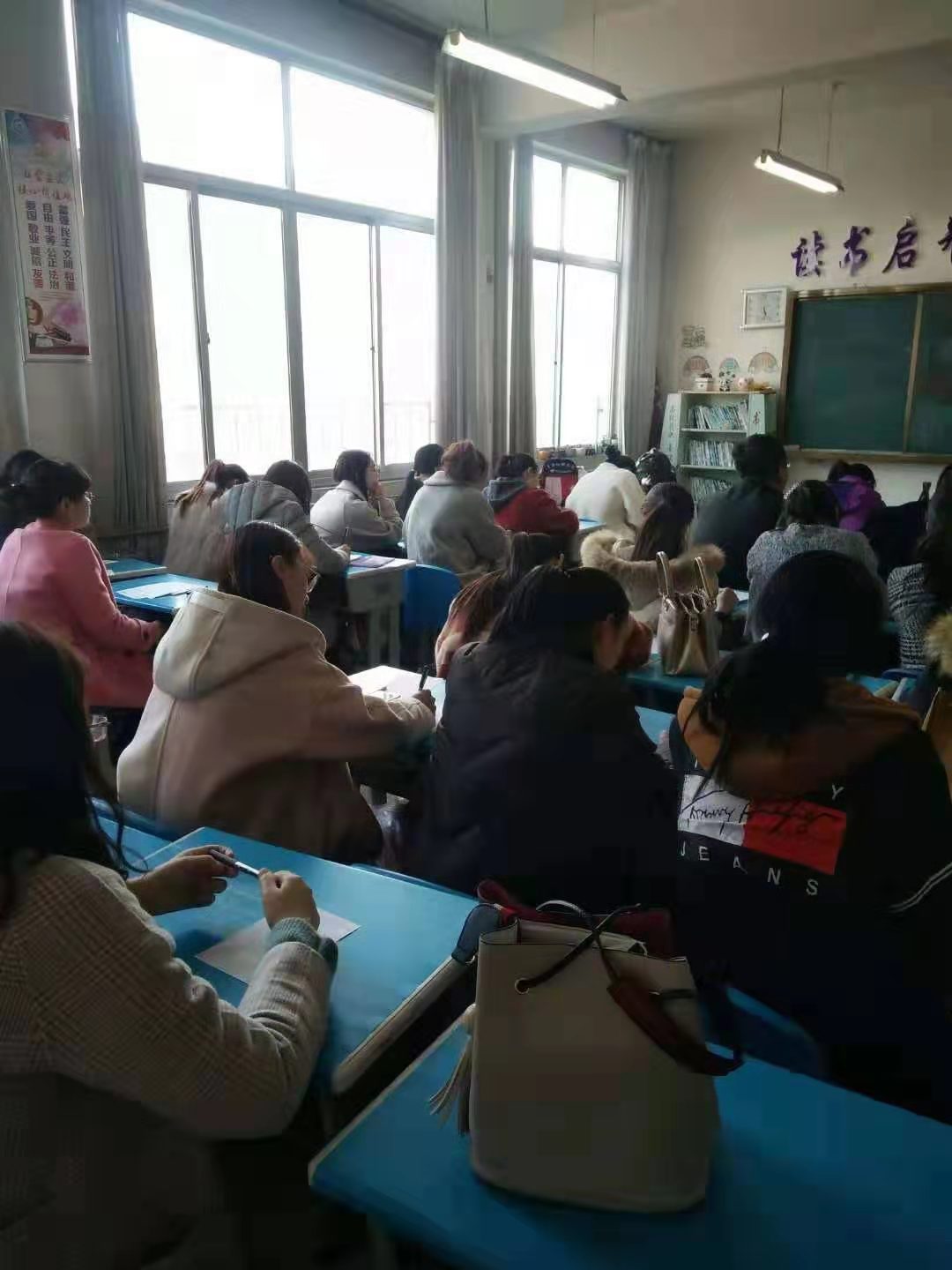 锋格练字走进栖霞实验小学