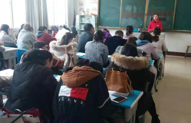 锋格练字走进栖霞实验小学，与老师们一起学习探讨少儿硬笔书法！